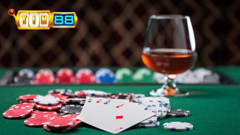 Ngoài việc hiểu Tứ quý có chặt được đôi heo không - Theo luật thông thường là có, người chơi nên chặt đúng thời điểm