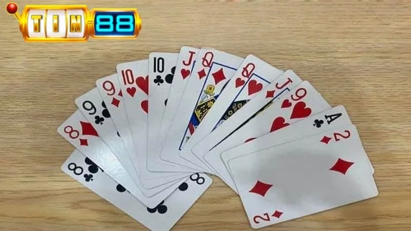 5 đôi thông có chặt được 3 heo không? Nếu có 5 đôi thông nên đợi thời cơ chín muồi mới ra